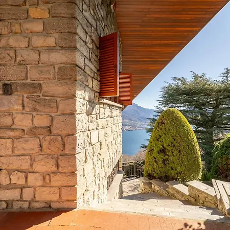 Bellavista Lakeview Pool Villa *