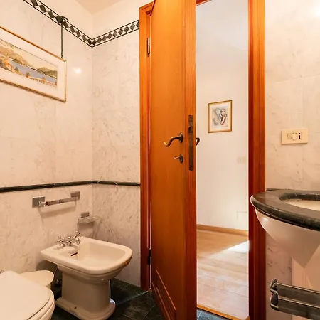Bellavista Lakeview Pool Villa *