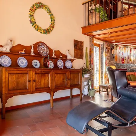Bellavista Lakeview Pool Villa *
